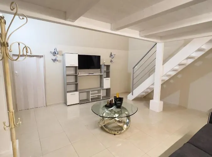 Deimandorli Apartment *